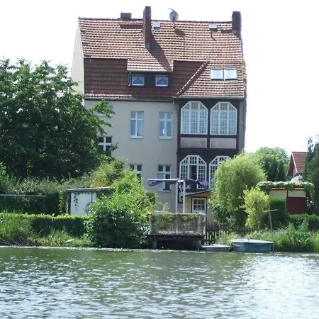 Dom wakacyjny Stylish Holiday Apartment By The Lake