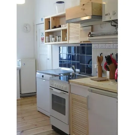 Stylish Holiday Apartment By The Lake